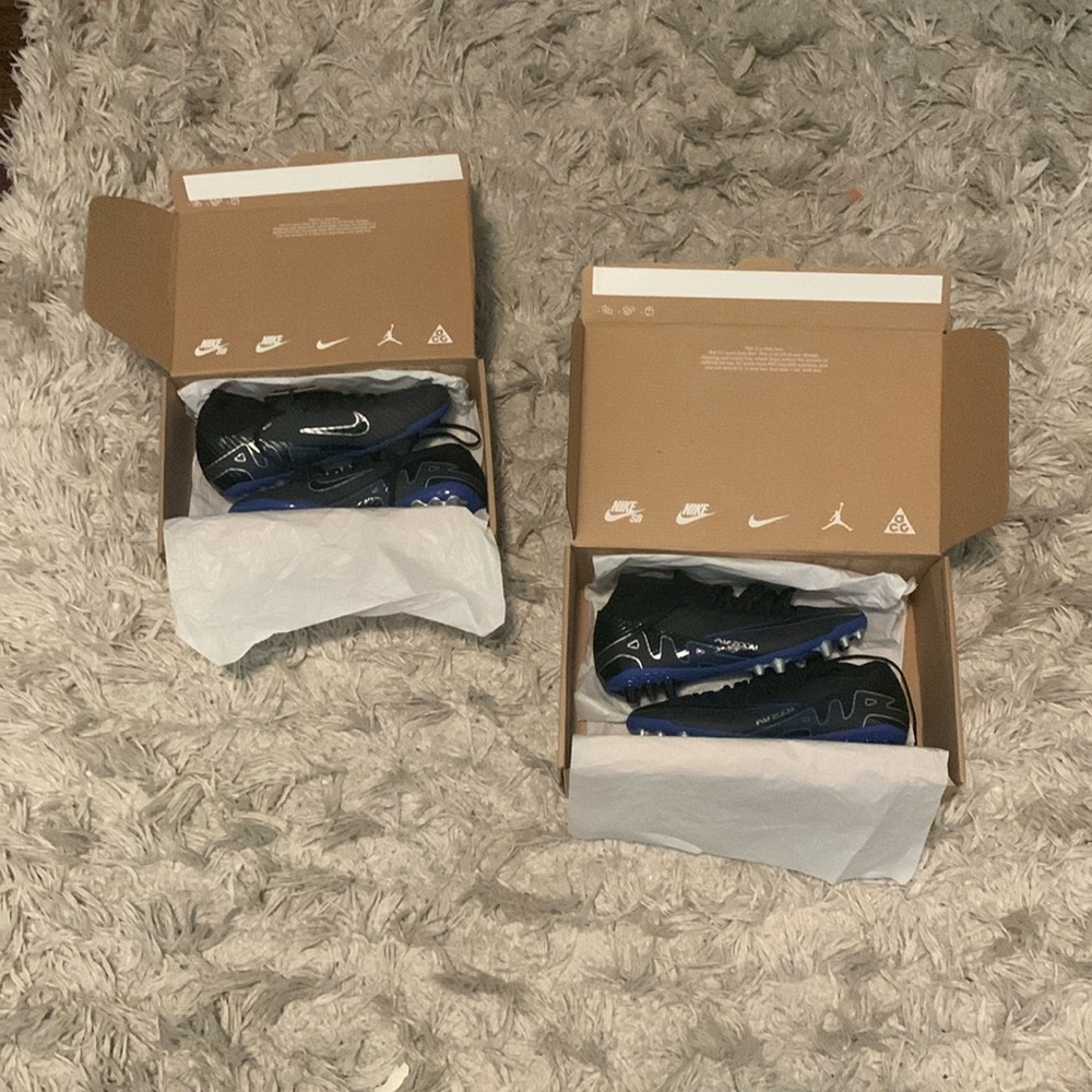 black and blue nike soccer cleats mens size 5.5 & 6 and women's 7 & 7.5